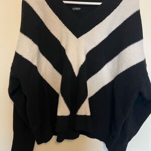 Black and Cream V-Neck Sweater brand unknown
